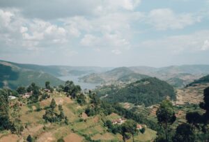lake-bunyonyi-uganda-suri